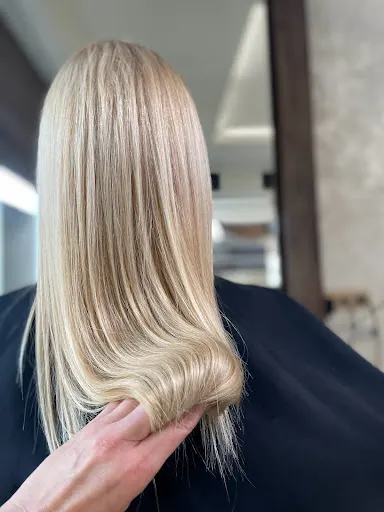 ️Salon Fryzjerski Velaves Fryzjer Toruń